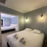Hotel Restaurant de l'Océan - Coeur de ville, proche Grande Plage et Port Vieux Hotel 3*