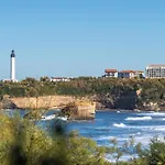 Hotel Restaurant de l'Océan - Coeur de ville, proche Grande Plage et Port Vieux 3*