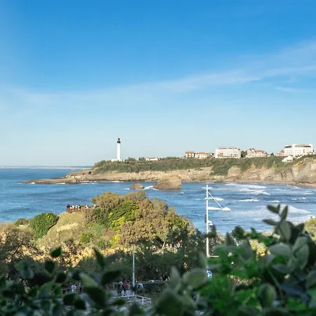 Hotel Restaurant de l'Océan - Coeur de ville, proche Grande Plage et Port Vieux 3*