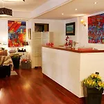 Hotel Restaurant de l'Océan - Coeur de ville, proche Grande Plage et Port Vieux