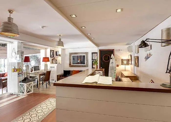 Hotel Hotel De L'Ocean Et Restaurant - Coeur De Ville 3*
