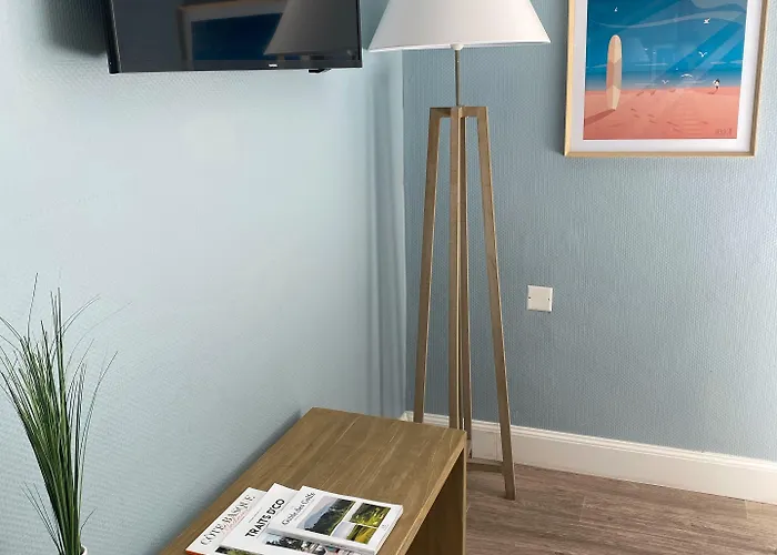 Hotel Restaurant De L'Ocean - Coeur De Ville, Proche Grande Plage Et Port Vieux מלון