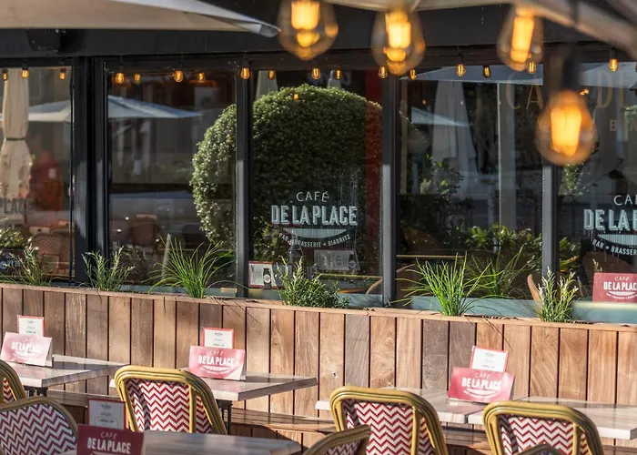 Hotel Restaurant De L'Ocean - Coeur De Ville, Proche Grande Plage Et Port Vieux מלון 3*