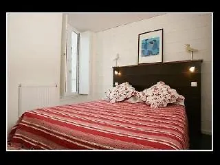 מלון Hotel Restaurant De L'Ocean - Coeur De Ville, Proche Grande Plage Et Port Vieux