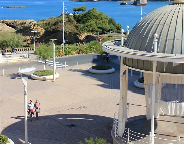 Hotel Restaurant de l'Océan - Coeur de ville, proche Grande Plage et Port Vieux Hotel Biarritz