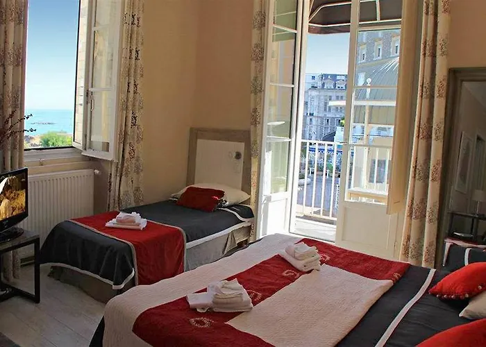 Hotel Hotel Restaurant de l'Océan - Coeur de ville, proche Grande Plage et Port Vieux 3*