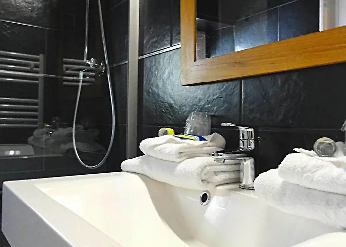 Hotel Restaurant de l'Océan - Coeur de ville, proche Grande Plage et Port Vieux Hotel